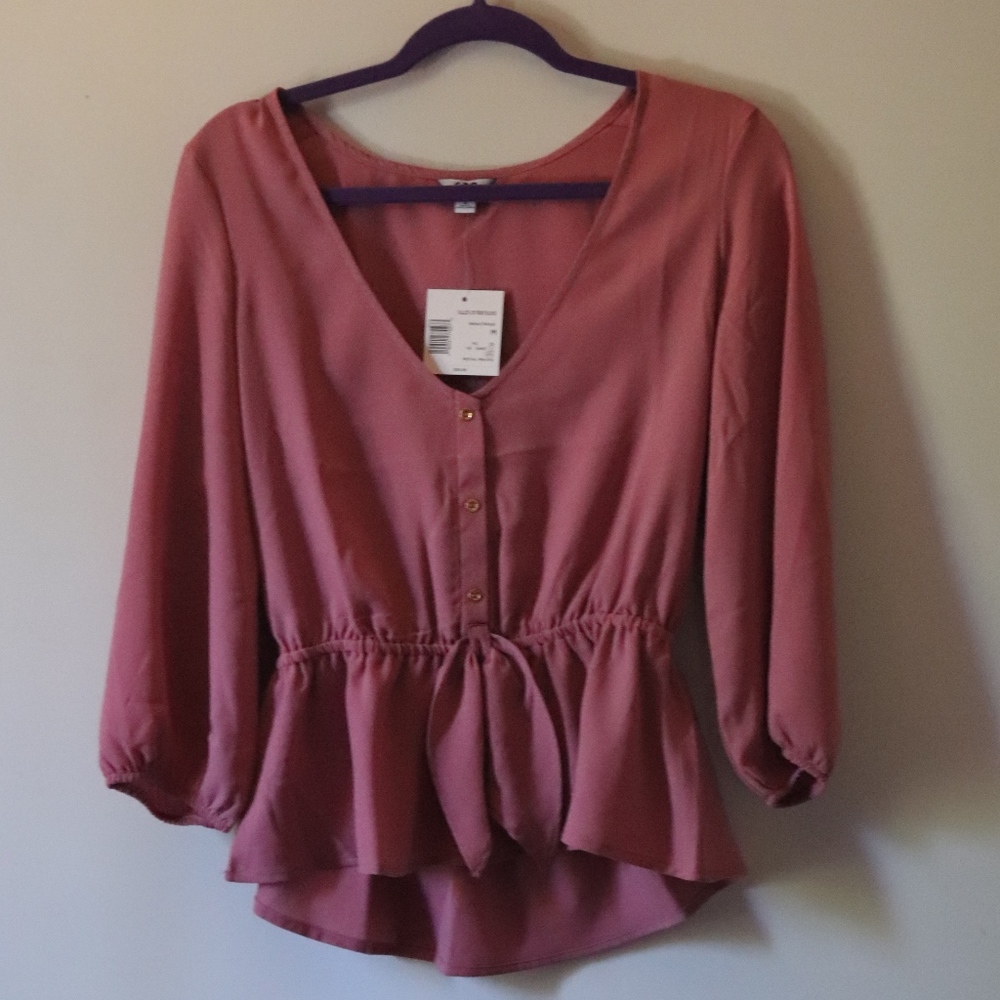 Cute New Guess shirt - Picture 3 of 4